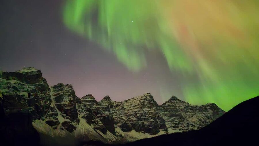 Banff OR Moraine Lake: Night Tour with possible Stargazing - Winter versus summer conditions