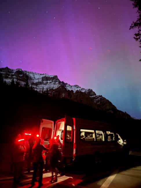 Banff OR Moraine Lake: Night Tour with possible Stargazing - Moraine Lake after dark