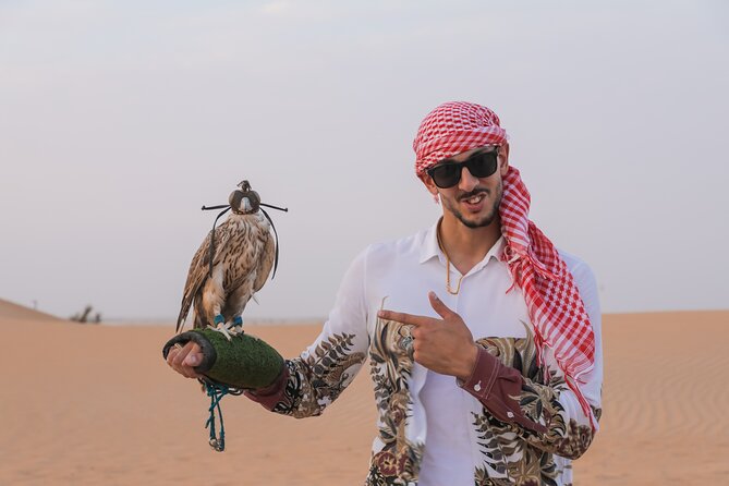 Dubai: Al Marmoom Oasis Vintage Safari: Camels, Stargazing & Meal - Stargazing after sunset