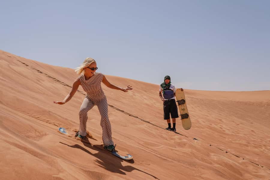 Dubai: Overnight Safari with Luxury Dome Stay & Stargazing - Falconry, horses, fire, and the evening program