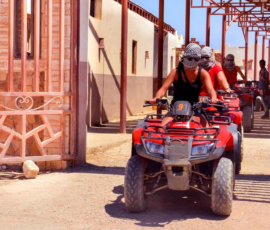 Hurghada: ATV Tour with Camel Ride, Dinner Show & Stargazing - Dinner, dancing, and the desert evening