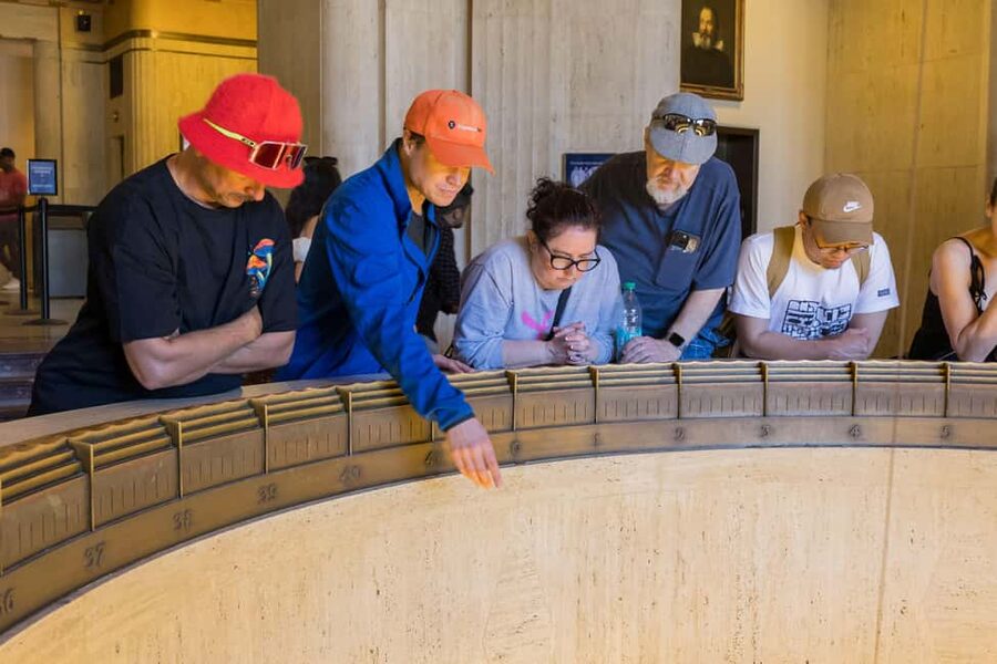 LA: Griffith Observatory Insider Tour - Why a guide helps inside Griffith Observatory