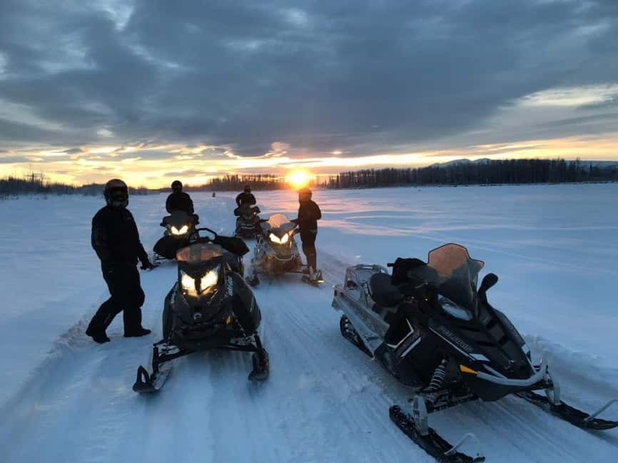 Levi: Twilight Snowmobile Safari & Stargazing Experience - Getting ready at Rautusjärvi