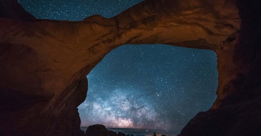 Moab: The Windows Astro-Photography and Stargazing Hike - Why The Windows looks different after dark