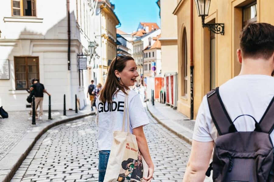 Prague: Old Town, Astronomical Clock and Underground Tour - Guide quality and the feel of the walk