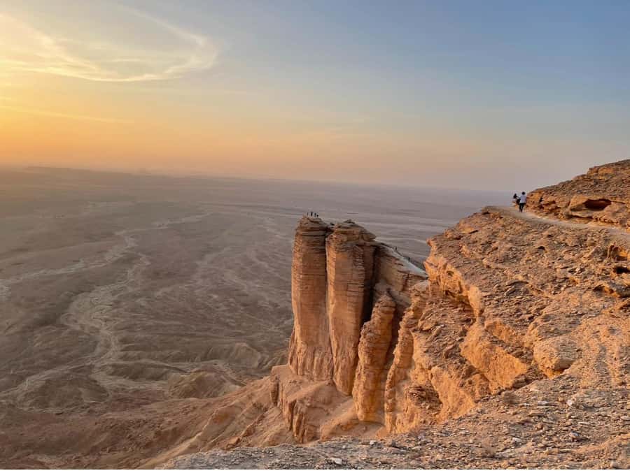 Riyadh: Edge Of The World, camels &Stargazing with 4x4 - Why the Edge of the World is worth the long afternoon