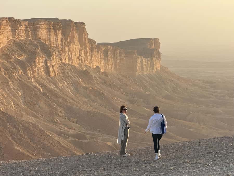 Riyadh: Edge Of The World, camels &Stargazing with 4x4 - Camel farm and gazelle stops