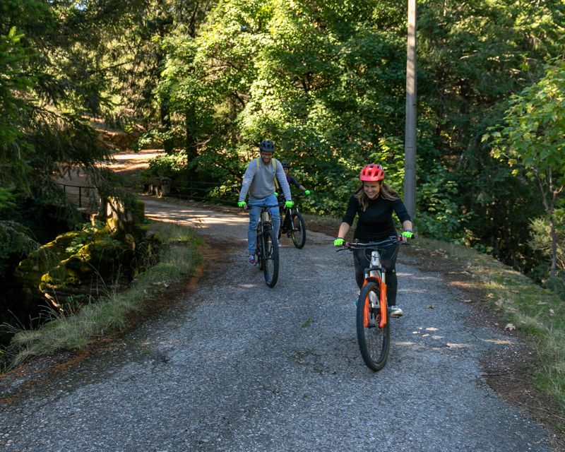 Serra da Estrela: Private E-Bike Tour with Observatory - Traditional houses, forest roads, and Manteigas views