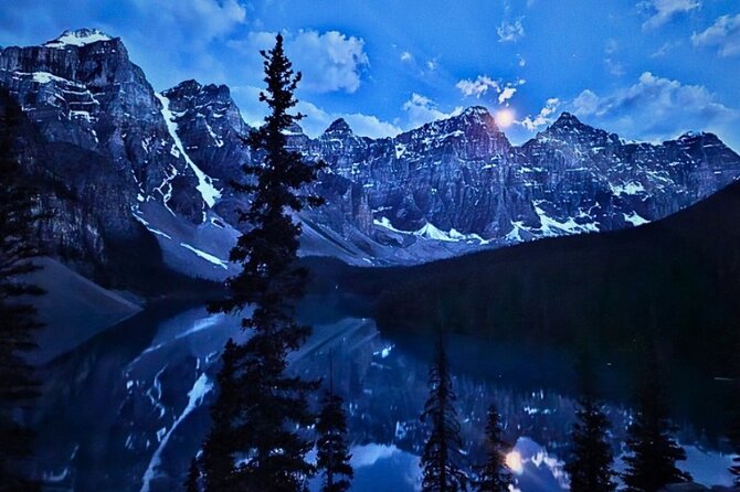 Sunset at Moraine Lake & Stargazing Tour from Canmore/Banff - Sunset photography and the quiet between moments