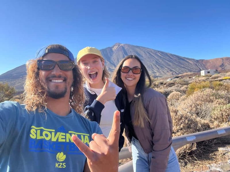 Teide: Small Group Sunset Adventure with Picnic & Stargazing - The guides make the small group work
