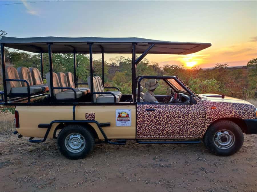 Victoria Falls: Bush Experience and Stargazing D-F-ES-GB - Timing, group size, and practical comfort